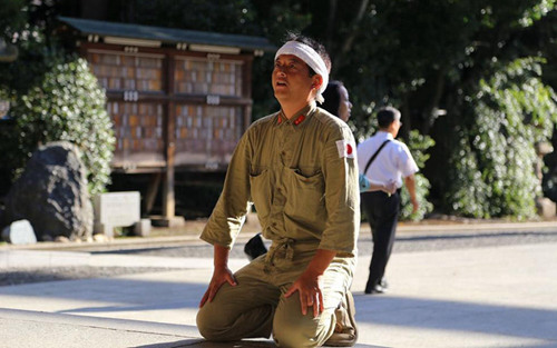 抗战痛批穿旧军服参拜可耻